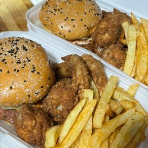 Cheese Burger, 4 Wings & Chips